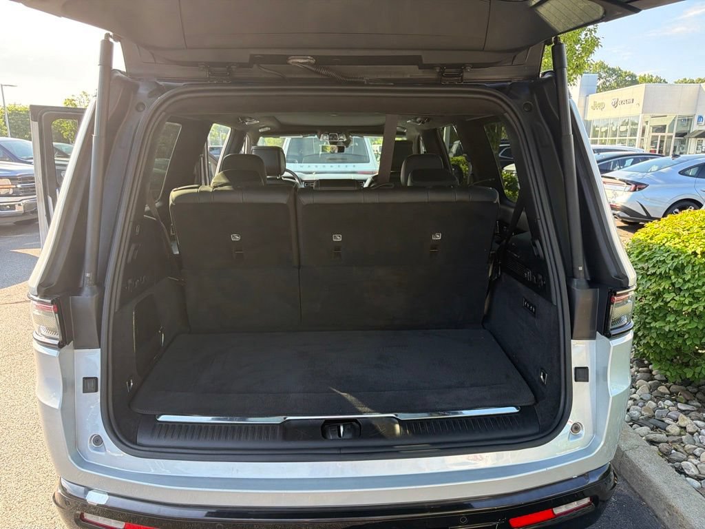 Used 2024 Jeep Grand Wagoneer Series II Obsidian w/ Quick Order Packagew 28T AWD/4WD image 18