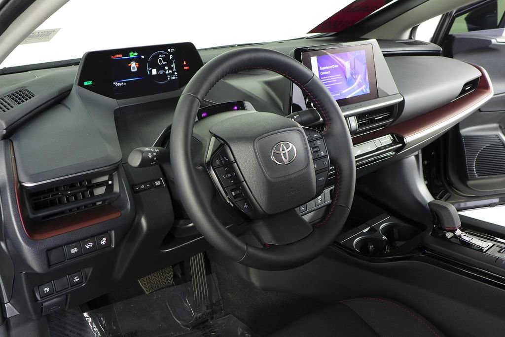 Used 2024 Toyota Prius Prime SE image 31