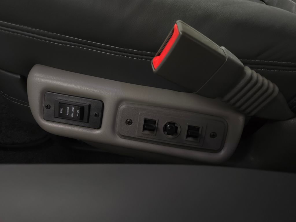 New 2025 GMC Savana 2500 Extended w/ Driver Convenience Package image 18