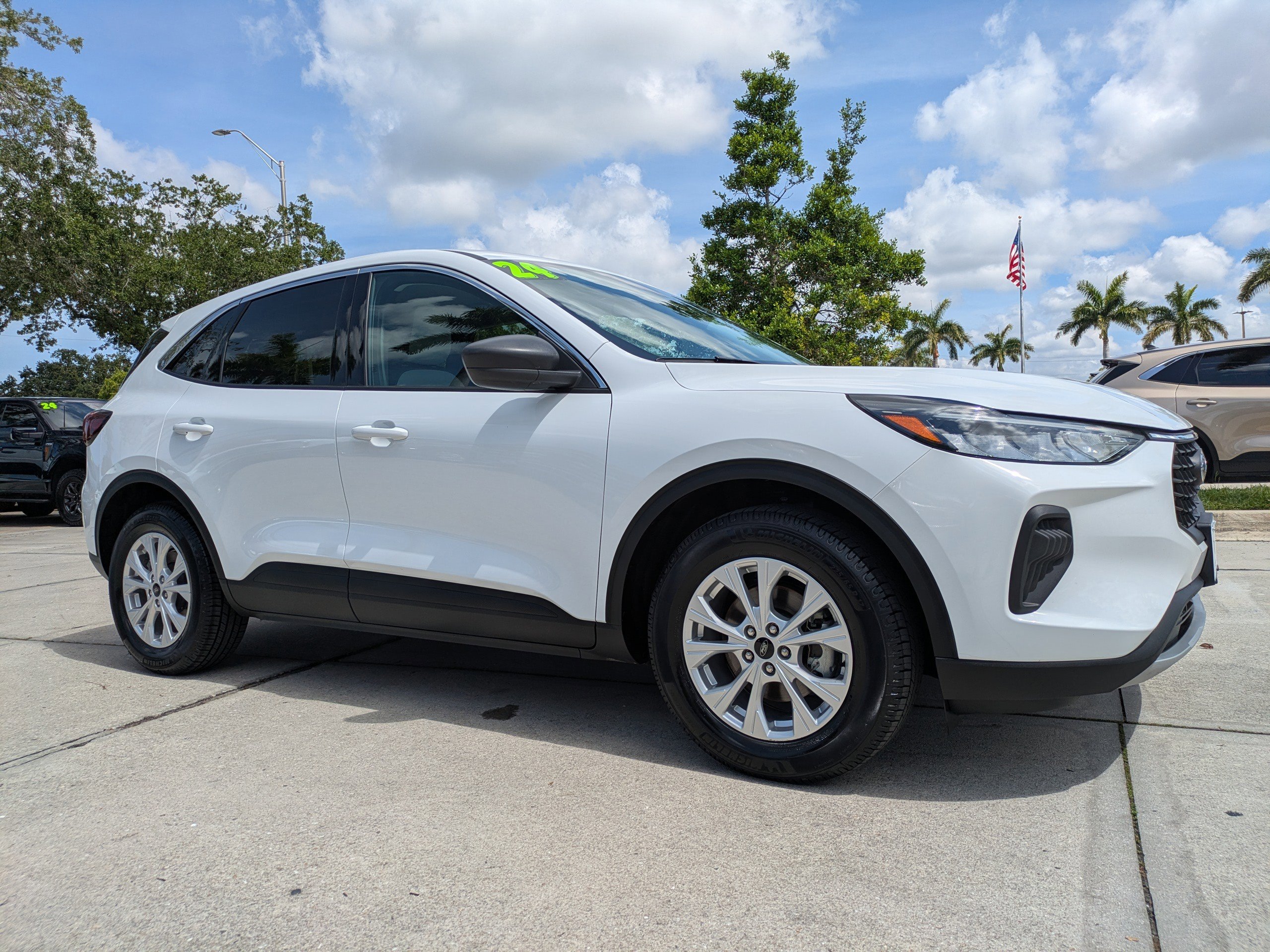 Certified 2024 Ford Escape Active FWD image 2