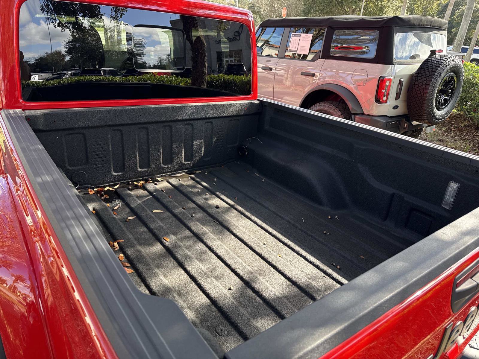 Used 2024 Jeep Gladiator Sport image 12