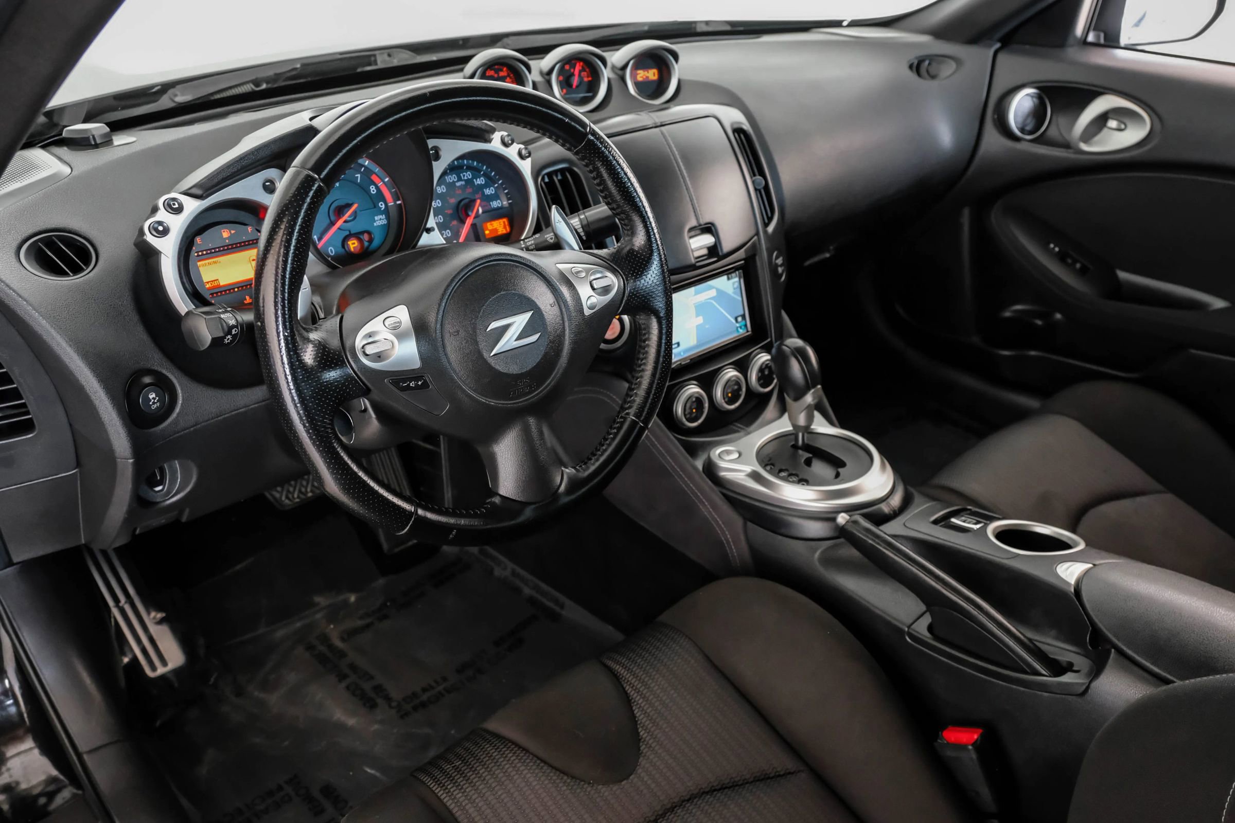 Used 2014 Nissan 370Z Roadster image 10