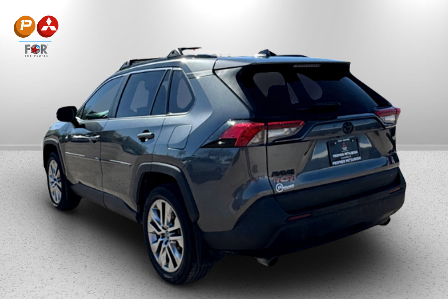 Used 2021 Toyota RAV4 XLE Premium image 3