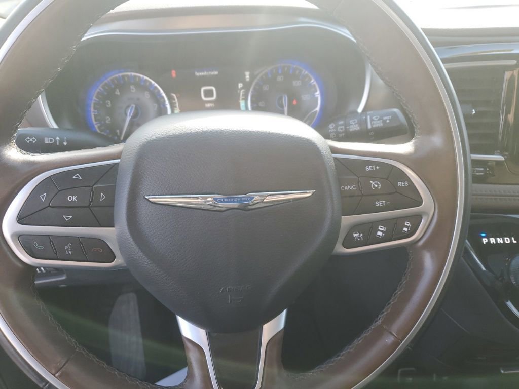 Used 2017 Chrysler Pacifica Limited image 16