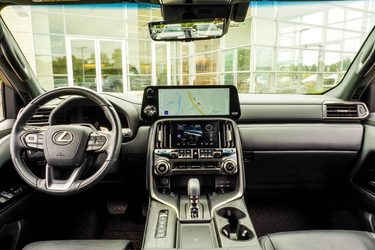 Used 2025 Lexus LX 700h Luxury w/ Appearance Package AWD/4WD image 5