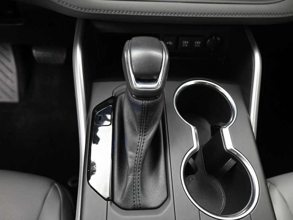 Used 2021 Toyota Highlander XLE image 24