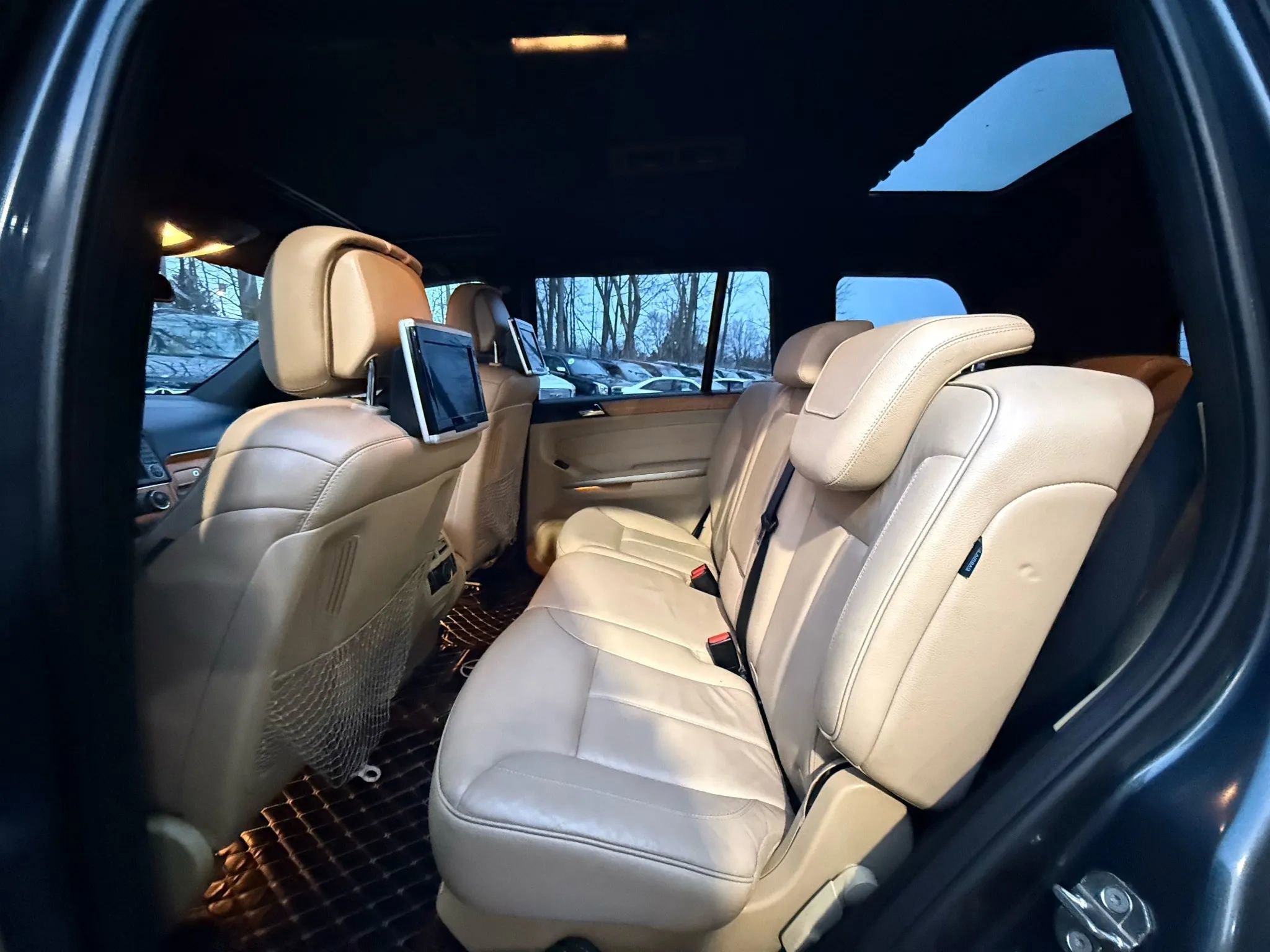 Used 2012 Mercedes-Benz GL 550 GL 550 4MATIC Sport Utility 4D image 17