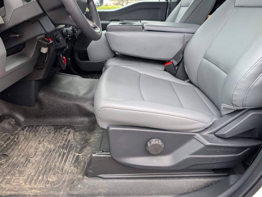 New 2025 Ford F550 4x4 Regular Cab Super Duty image 23
