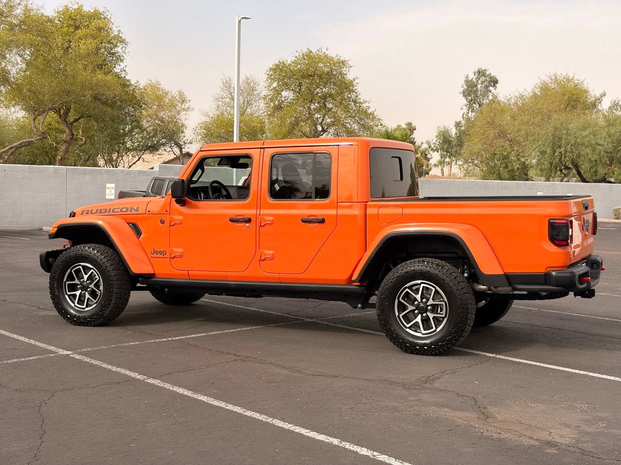 Used 2025 Jeep Gladiator Rubicon AWD/4WD image 4