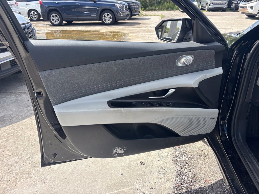Used 2024 Hyundai Elantra Limited FWD image 11