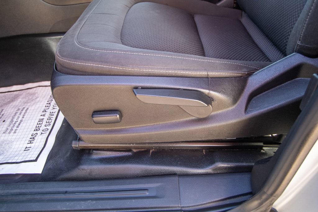Used 2020 Chevrolet Colorado LT w/ Safety Package RWD image 30