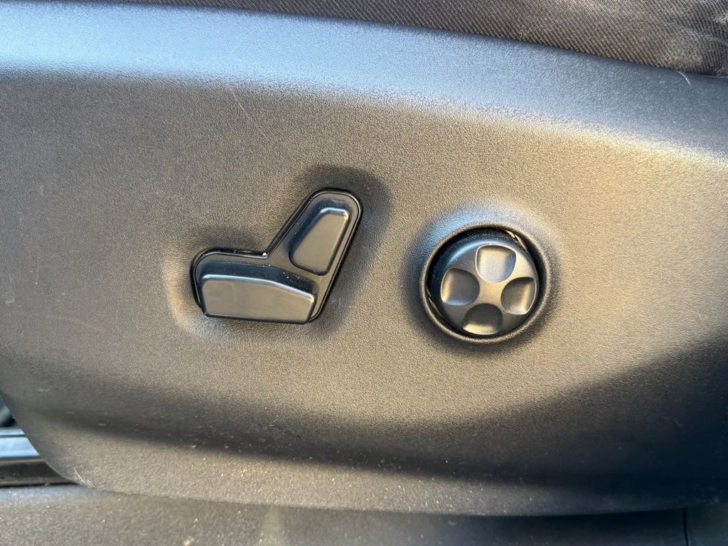 Used 2020 Chrysler Pacifica Limited image 21