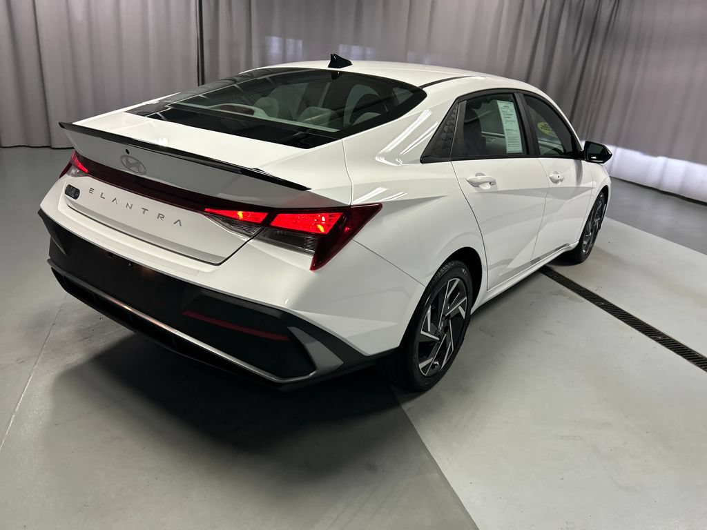 Used 2025 Hyundai Elantra Sport FWD image 7