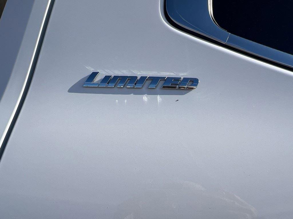 Used 2025 Toyota Tundra Limited w/ Power Package image 9