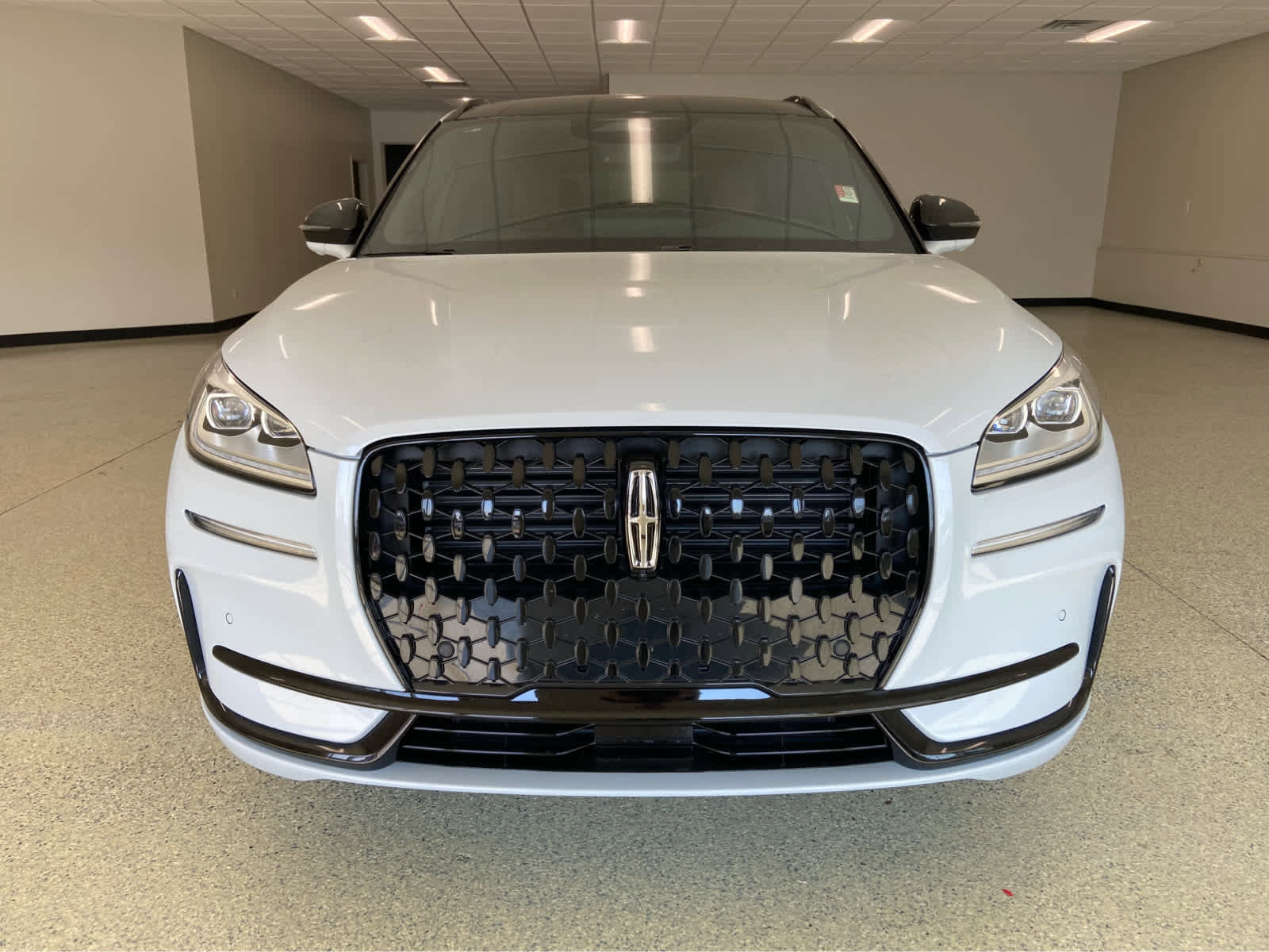 Used 2025 Lincoln Corsair Reserve w/ Jet Appearance Package image 3