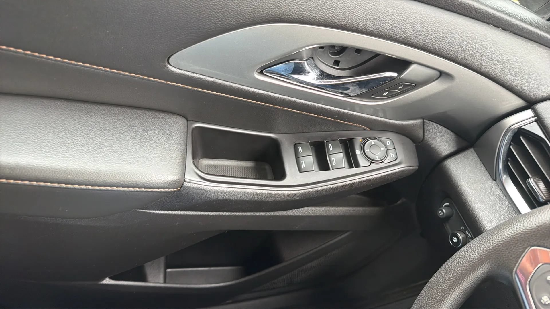 Used 2019 Chevrolet Traverse LS FWD image 18