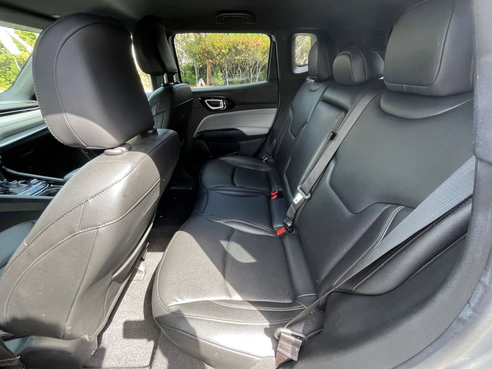 Used 2025 Jeep Compass Limited image 27