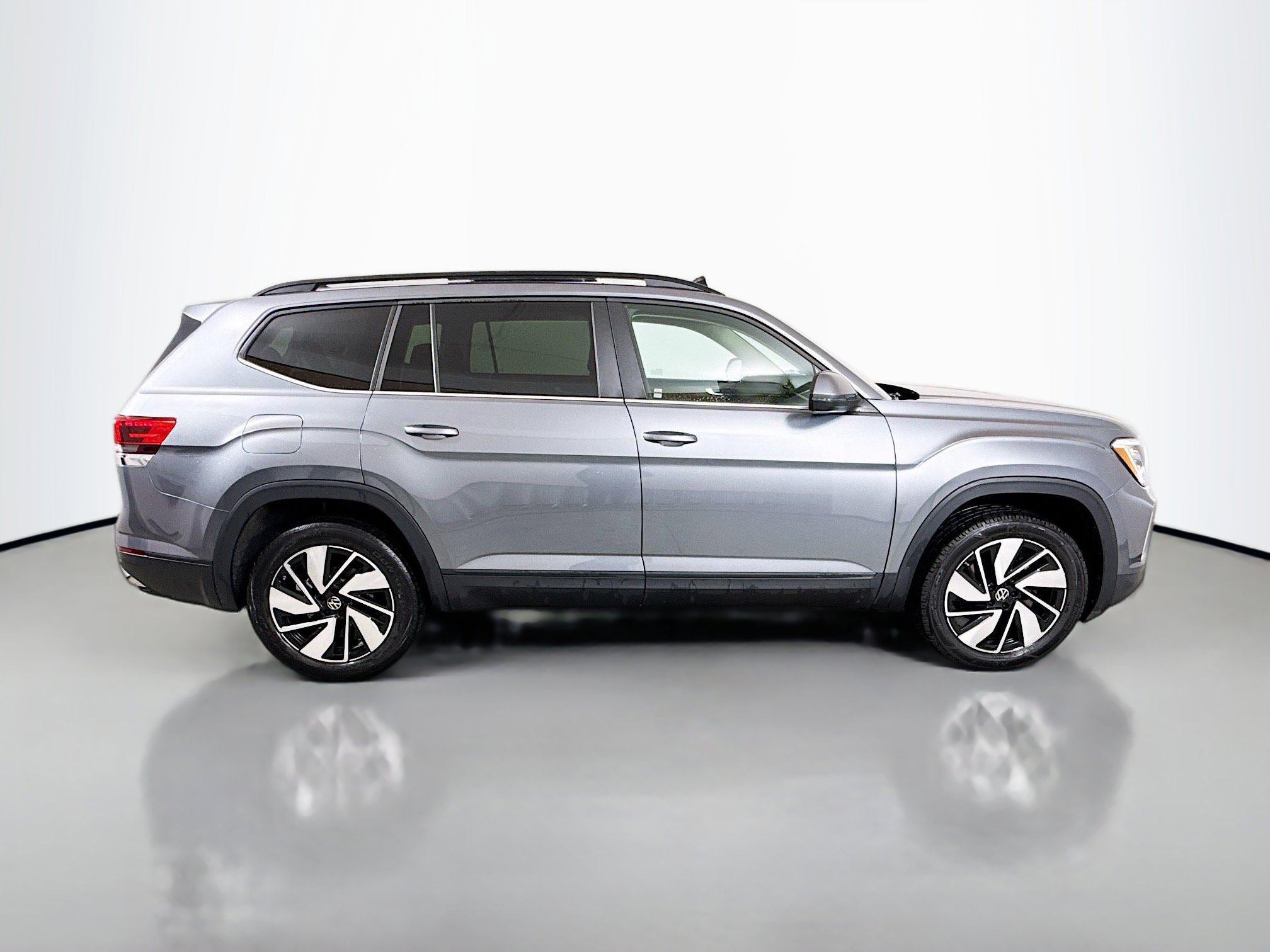 Used 2024 Volkswagen Atlas SE FWD image 8