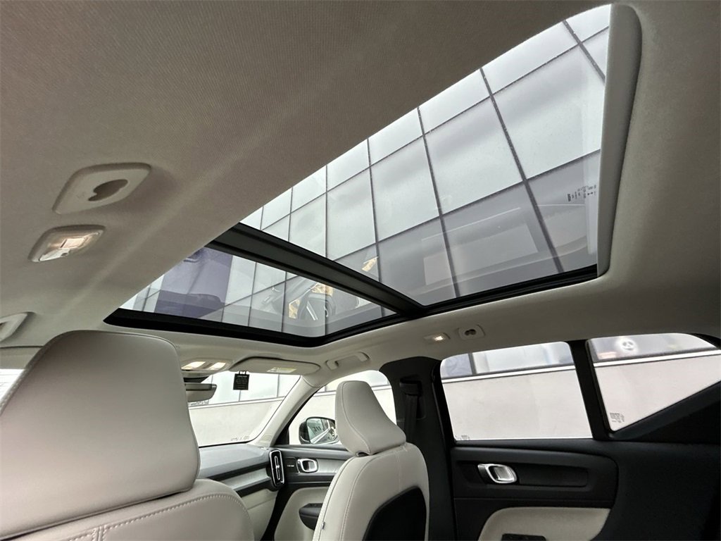 New 2025 Volvo XC40 B5 Ultra w/ Climate Package image 14