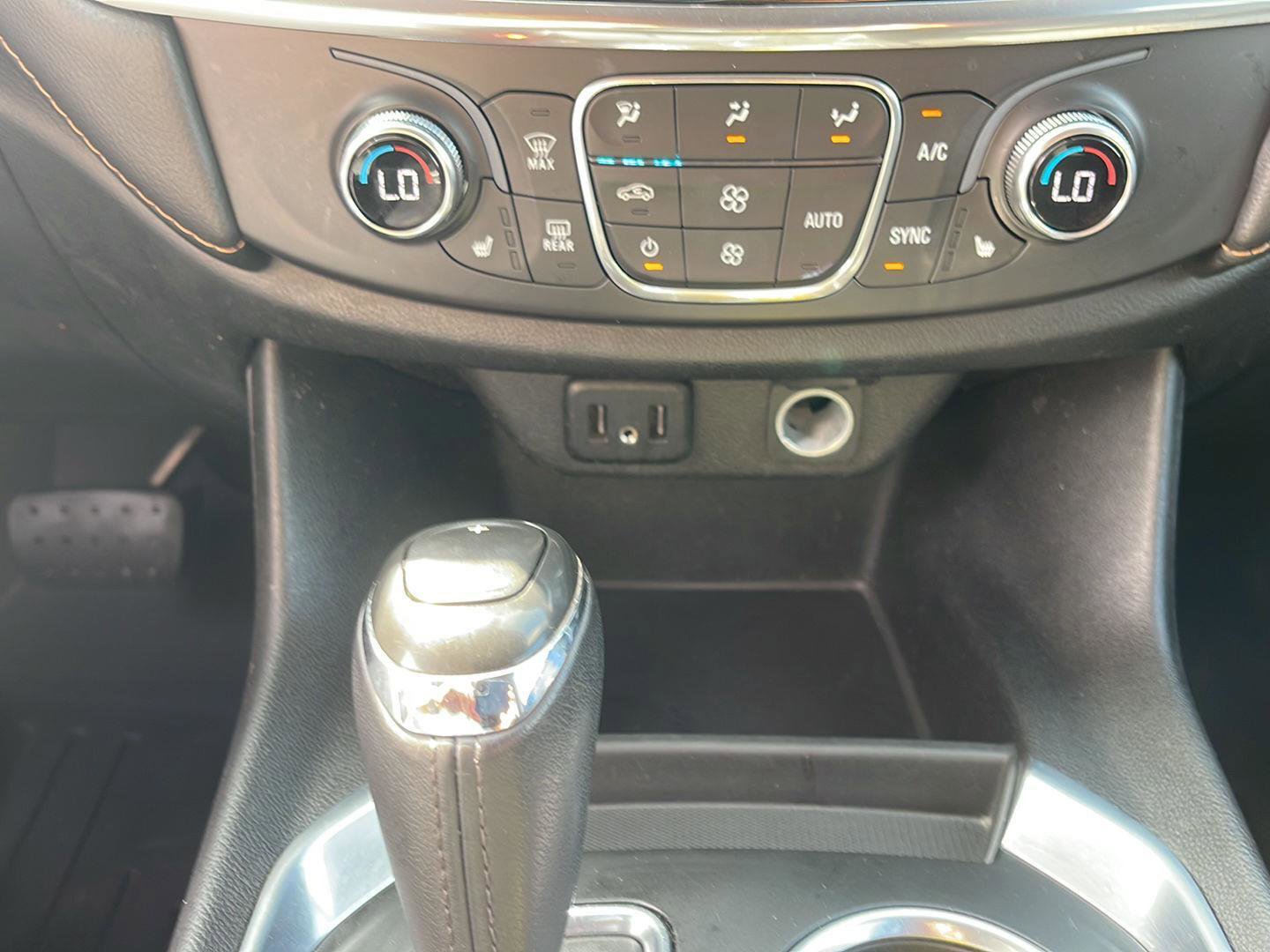 Used 2020 Chevrolet Traverse LT image 23