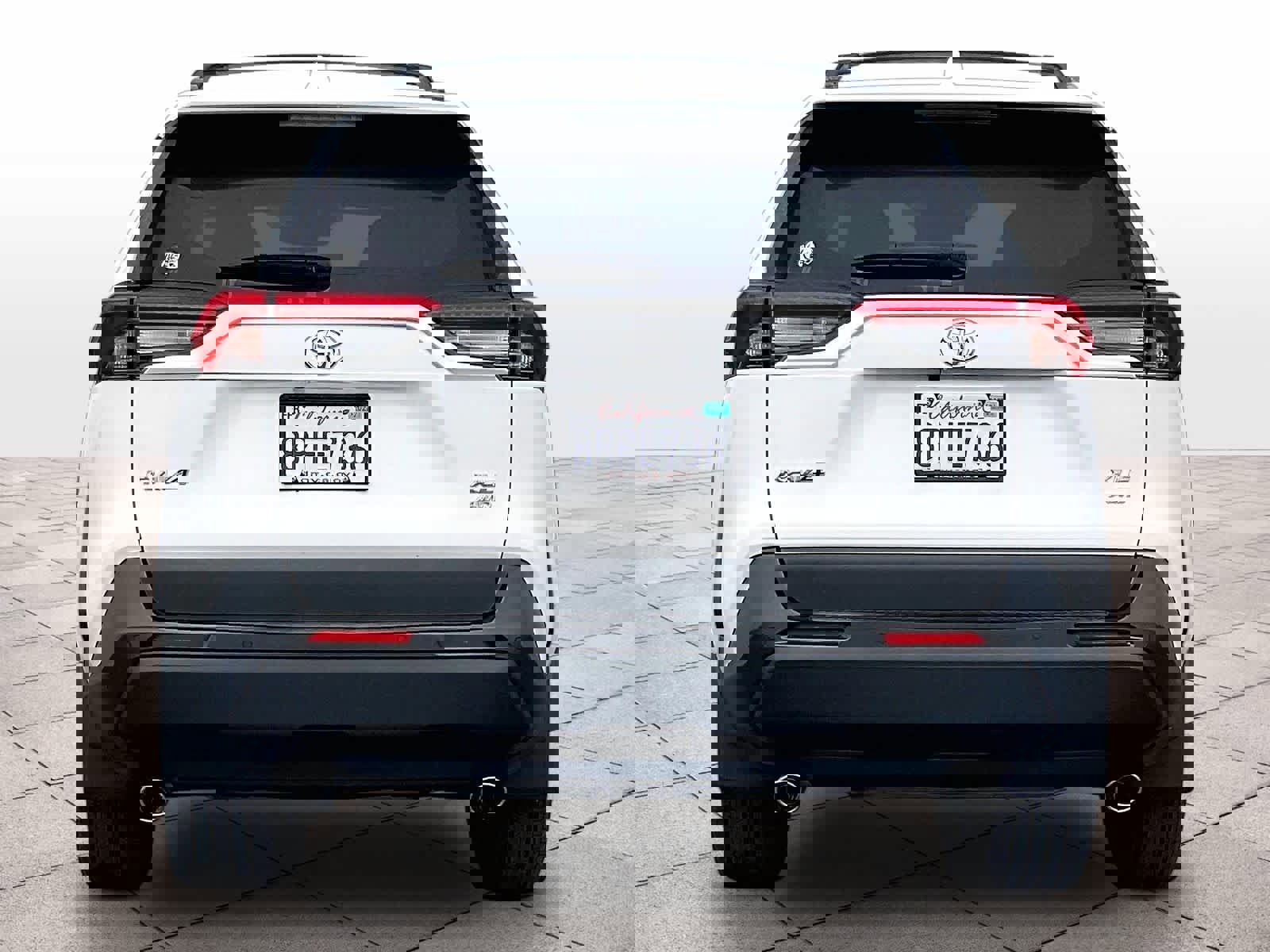 Used 2020 Toyota RAV4 XLE Premium image 7