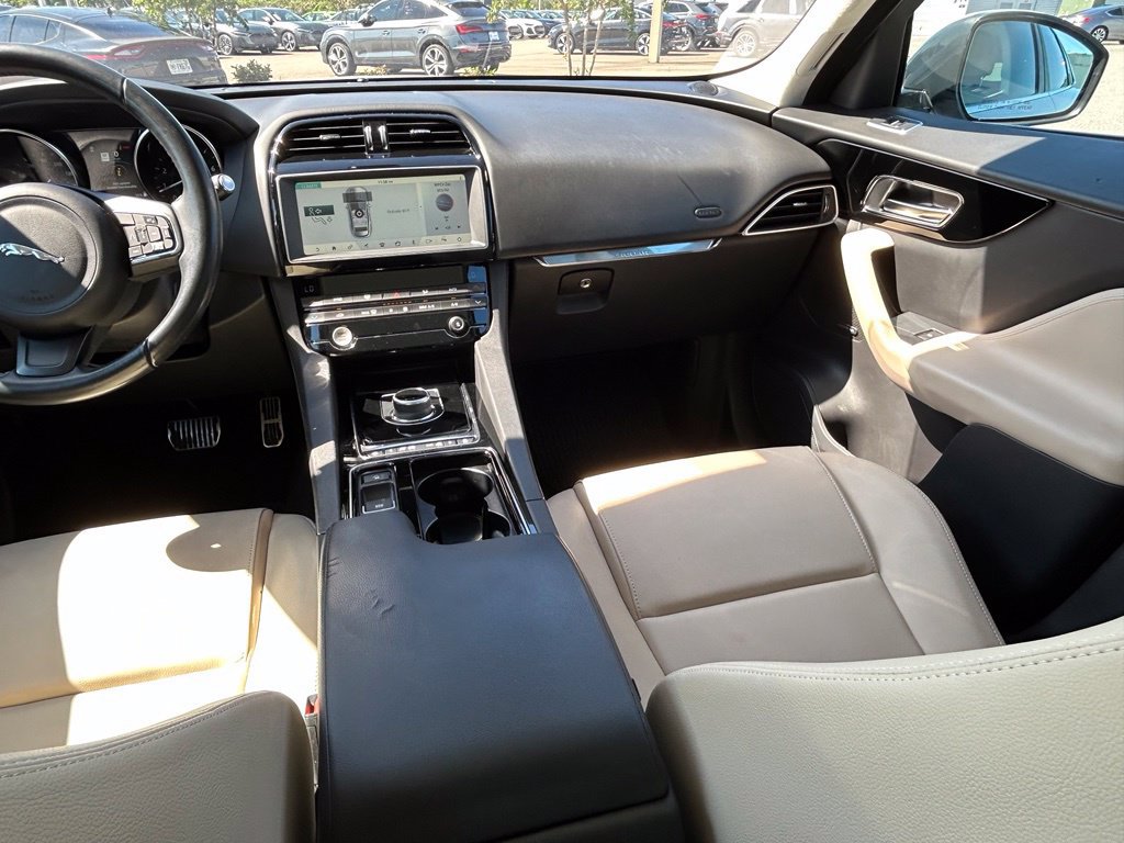 Used 2019 Jaguar F-PACE Premium AWD/4WD image 12
