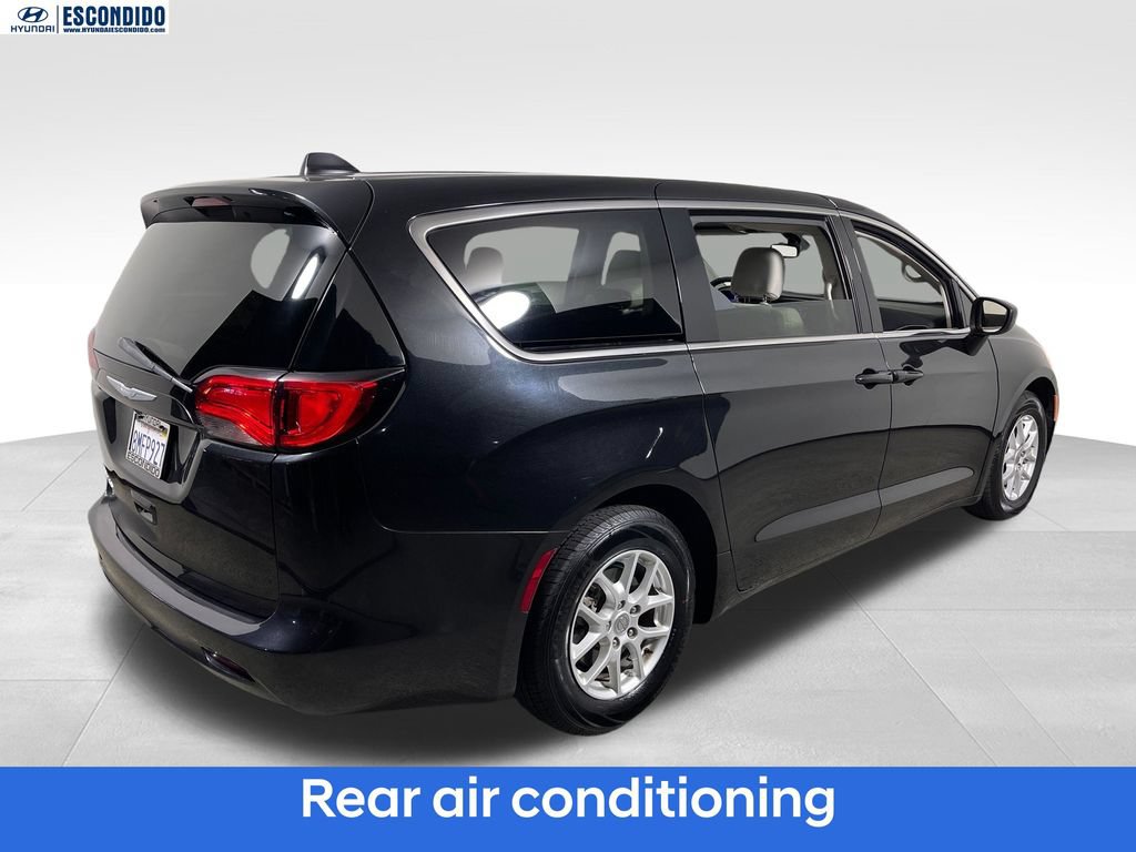 Used 2017 Chrysler Pacifica LX FWD image 5