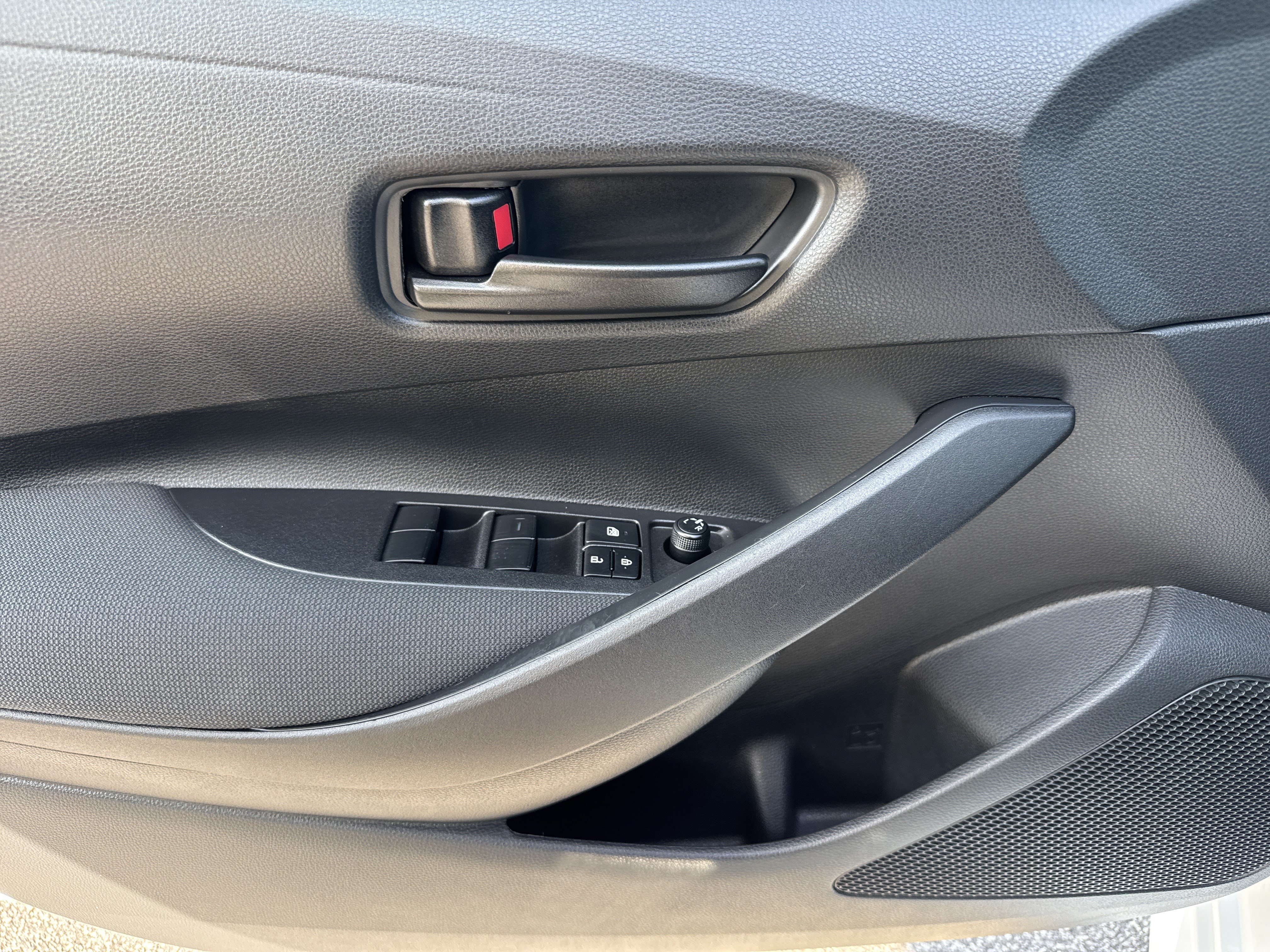 Used 2025 Toyota Corolla LE FWD image 14