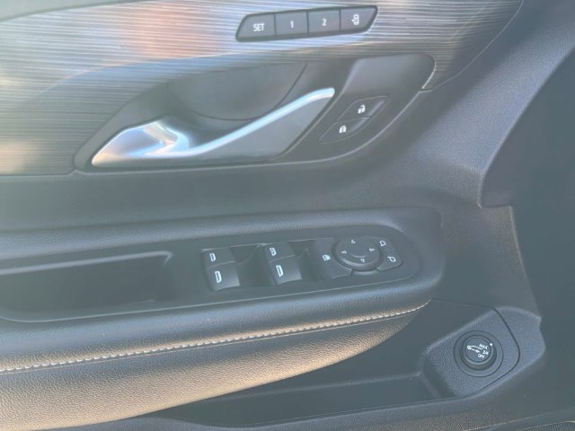 Used 2022 GMC Terrain SLT w/ Infotainment Package II FWD image 15