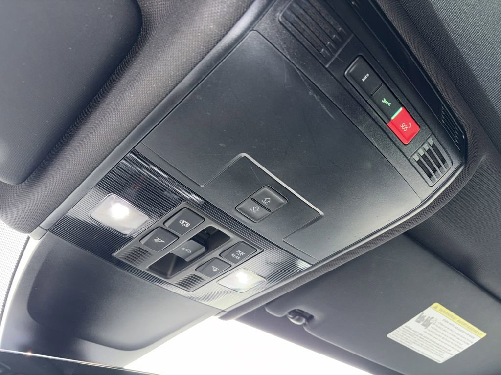 Certified 2022 Volkswagen Tiguan SE R-Line image 21