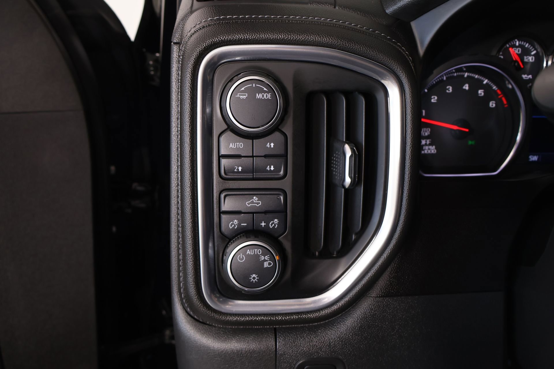 Used 2020 Chevrolet Silverado 1500 LT w/ Texas Edition AWD/4WD image 8
