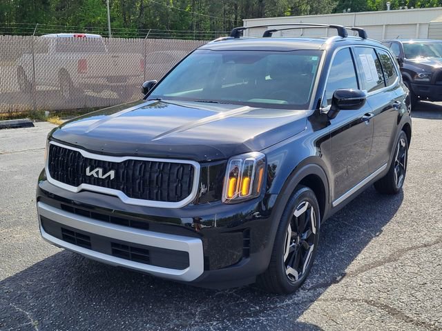 Used 2024 Kia Telluride EX w/ EX Captain's Chair Package image 7