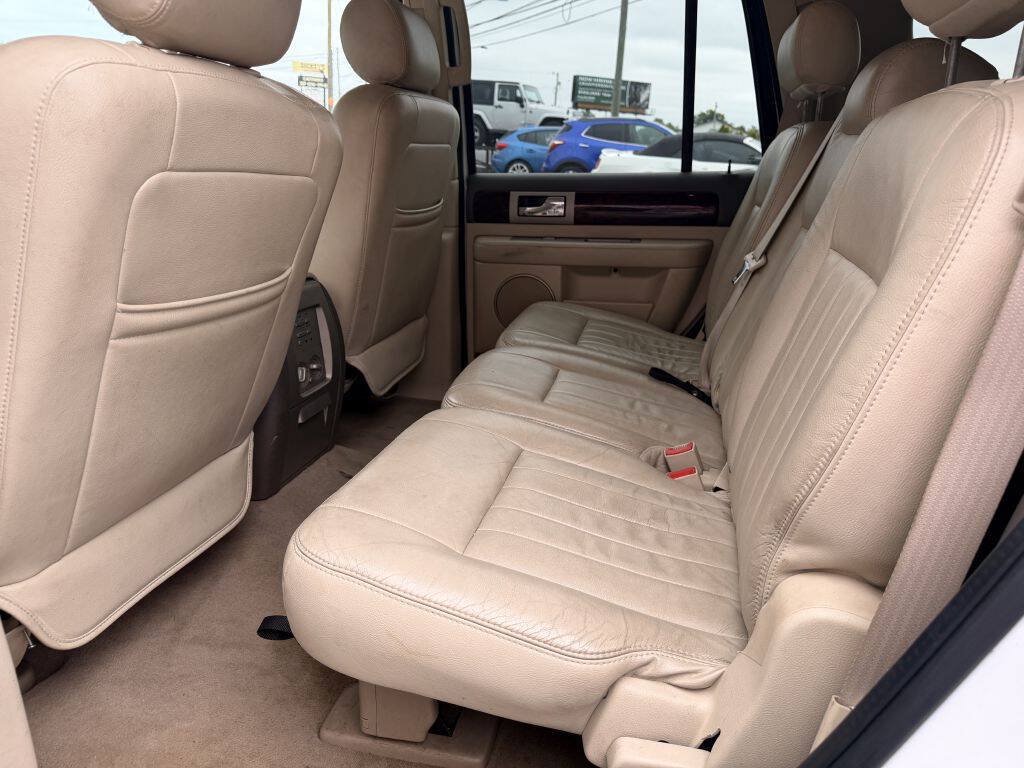 Used 2004 Lincoln Navigator Ultimate AWD/4WD image 7