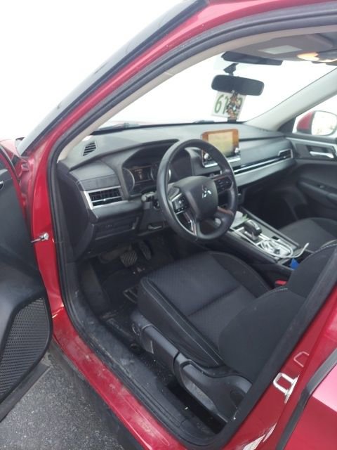 Used 2023 Mitsubishi Outlander ES AWD/4WD image 12