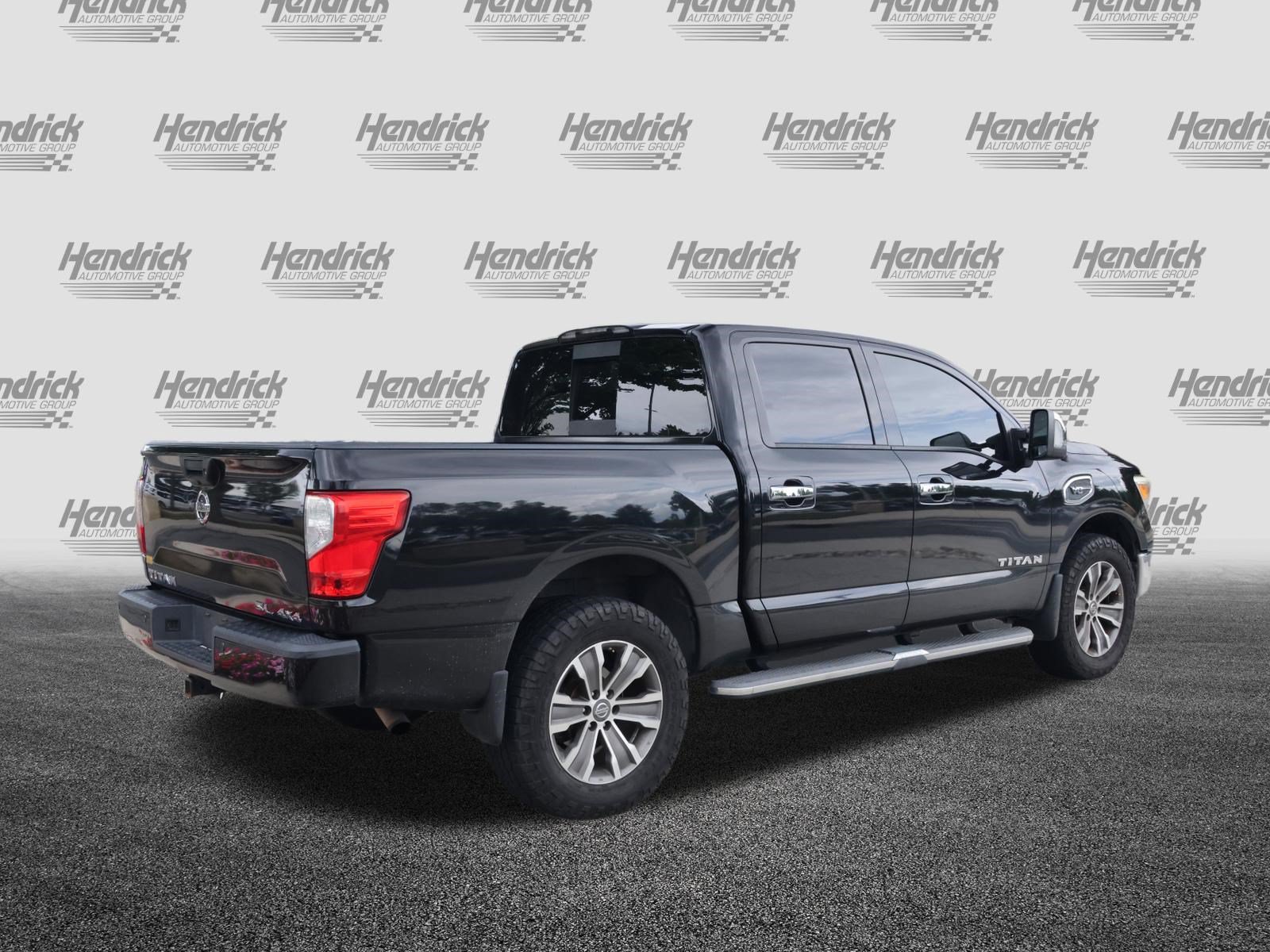 Used 2017 Nissan Titan SL w/ SL Towing Convenience Package AWD/4WD image 9