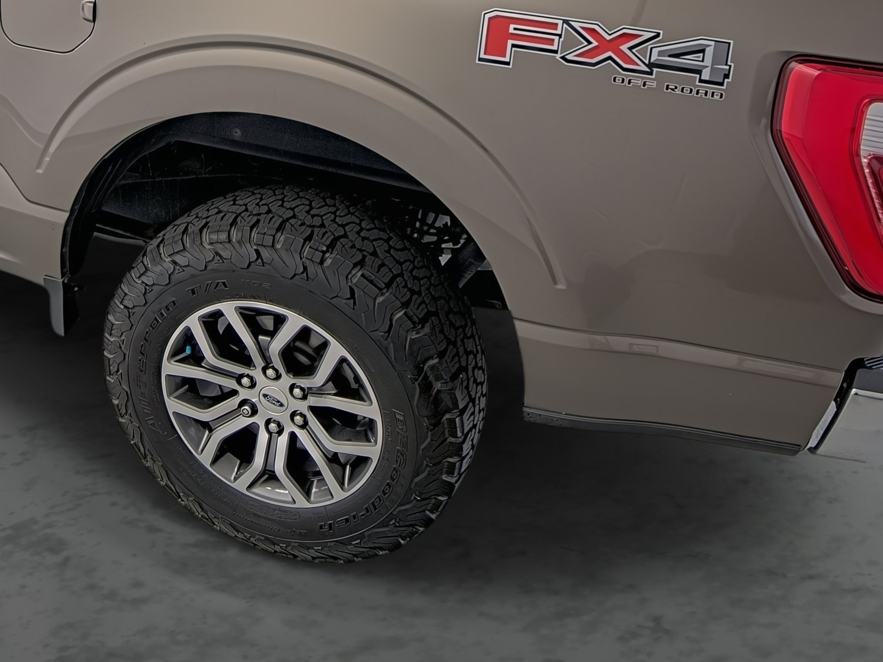 Used 2021 Ford F150 Lariat w/ FX4 Off-Road Package AWD/4WD image 10