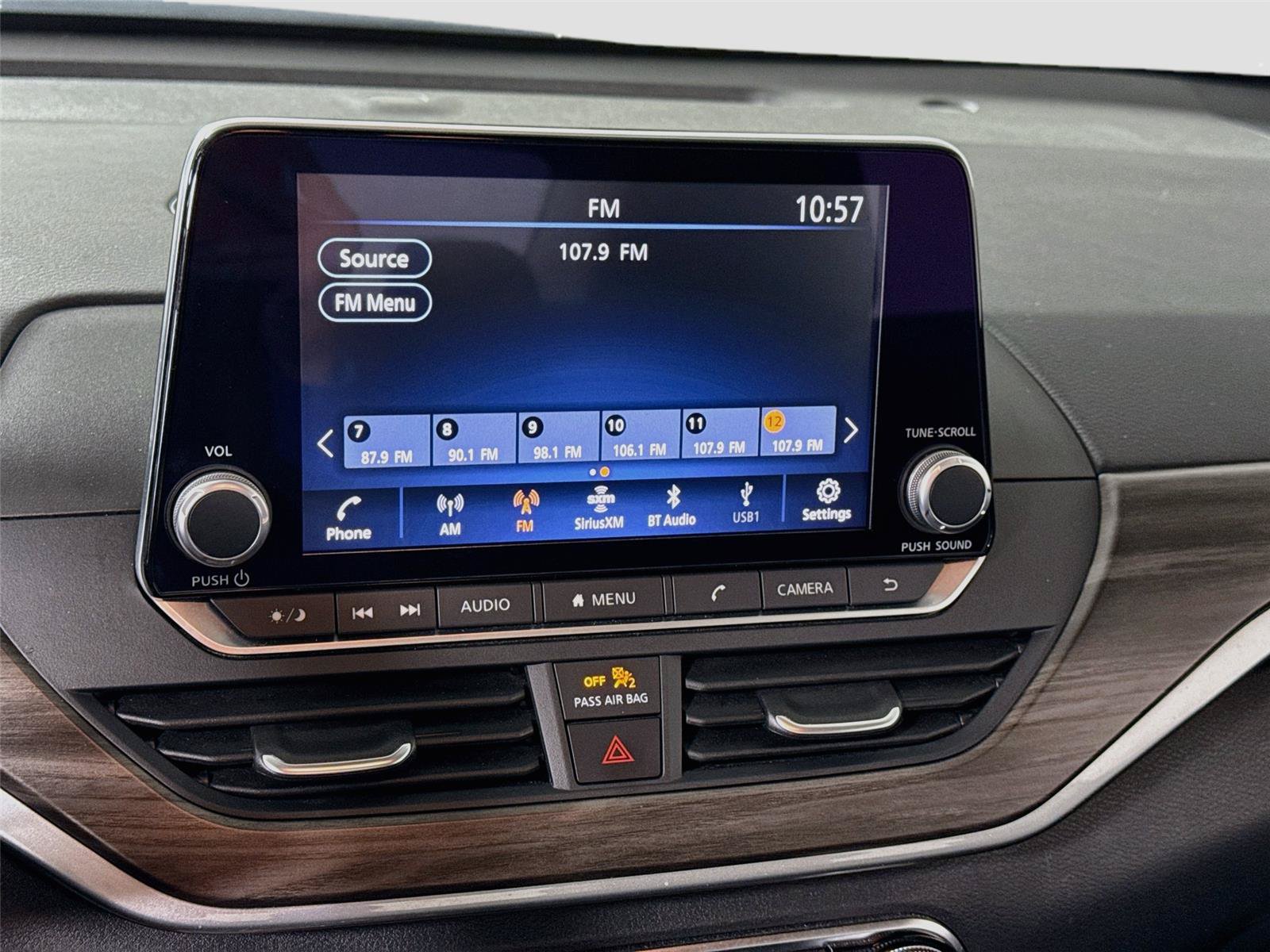 Used 2025 Nissan Altima 2.5 SV FWD image 8