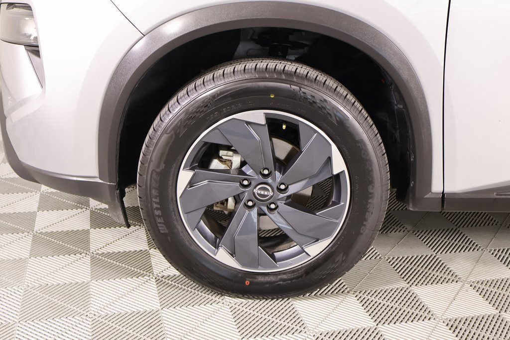 Used 2024 Nissan Rogue SV image 16