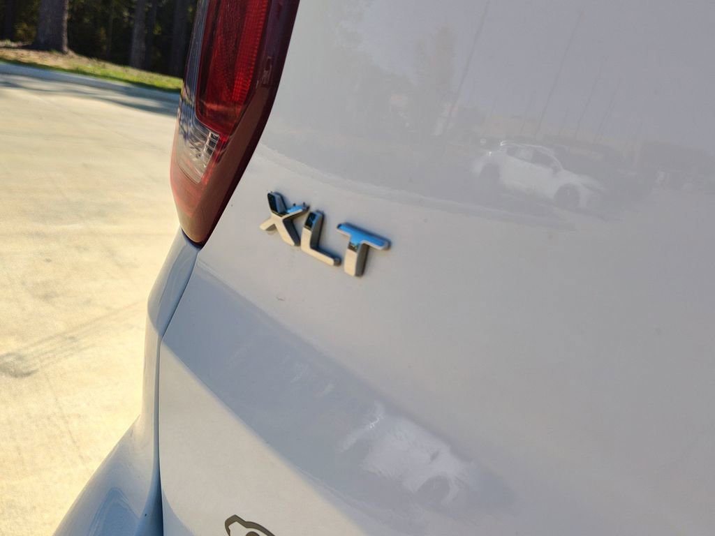 Used 2018 Ford Explorer XLT w/ Equipment Group 202A image 6