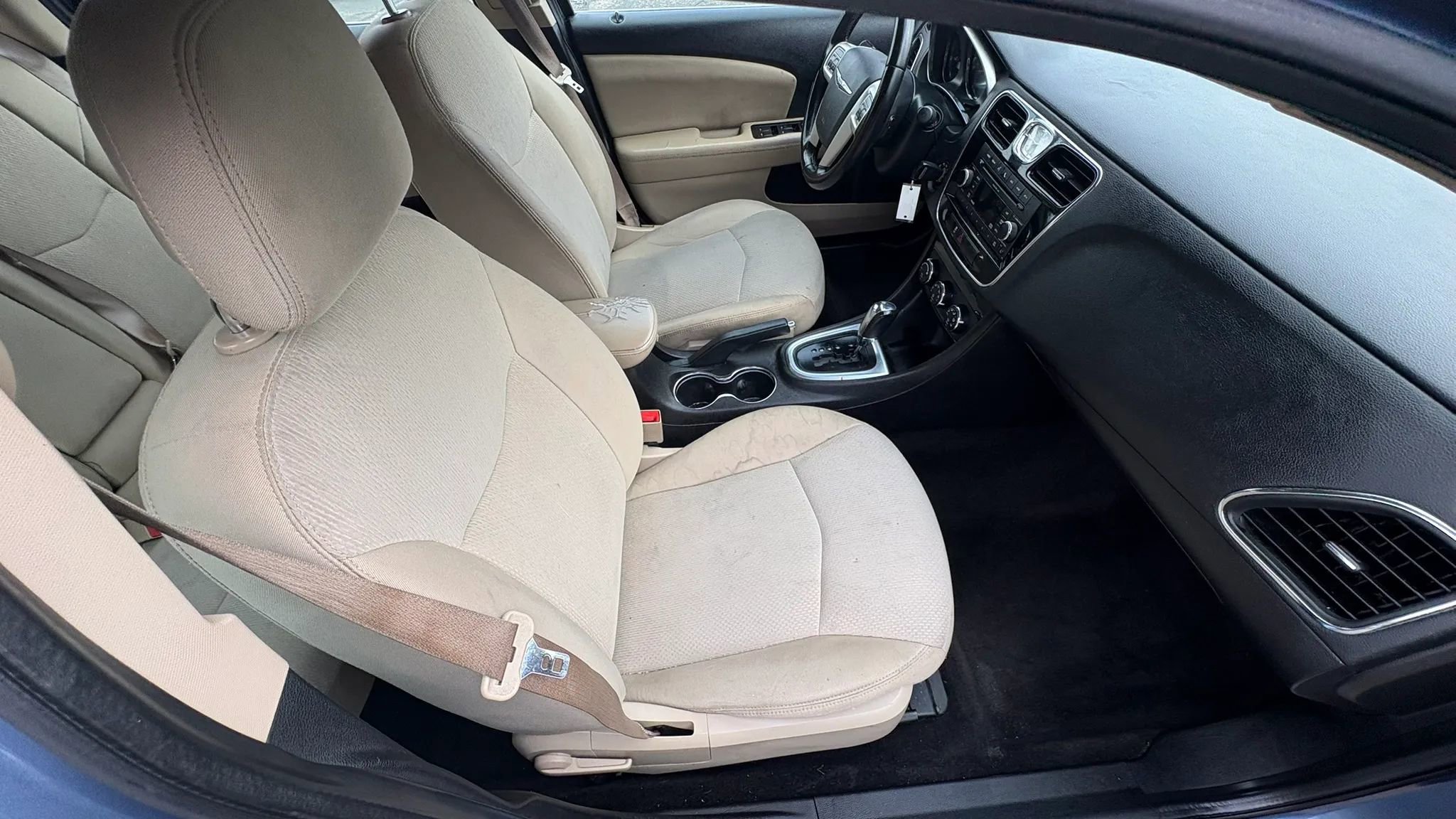 Used 2011 Chrysler 200 Touring image 29