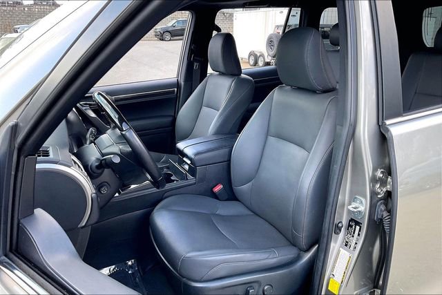 Used 2023 Lexus GX 460 Premium w/ Accessory Package image 15