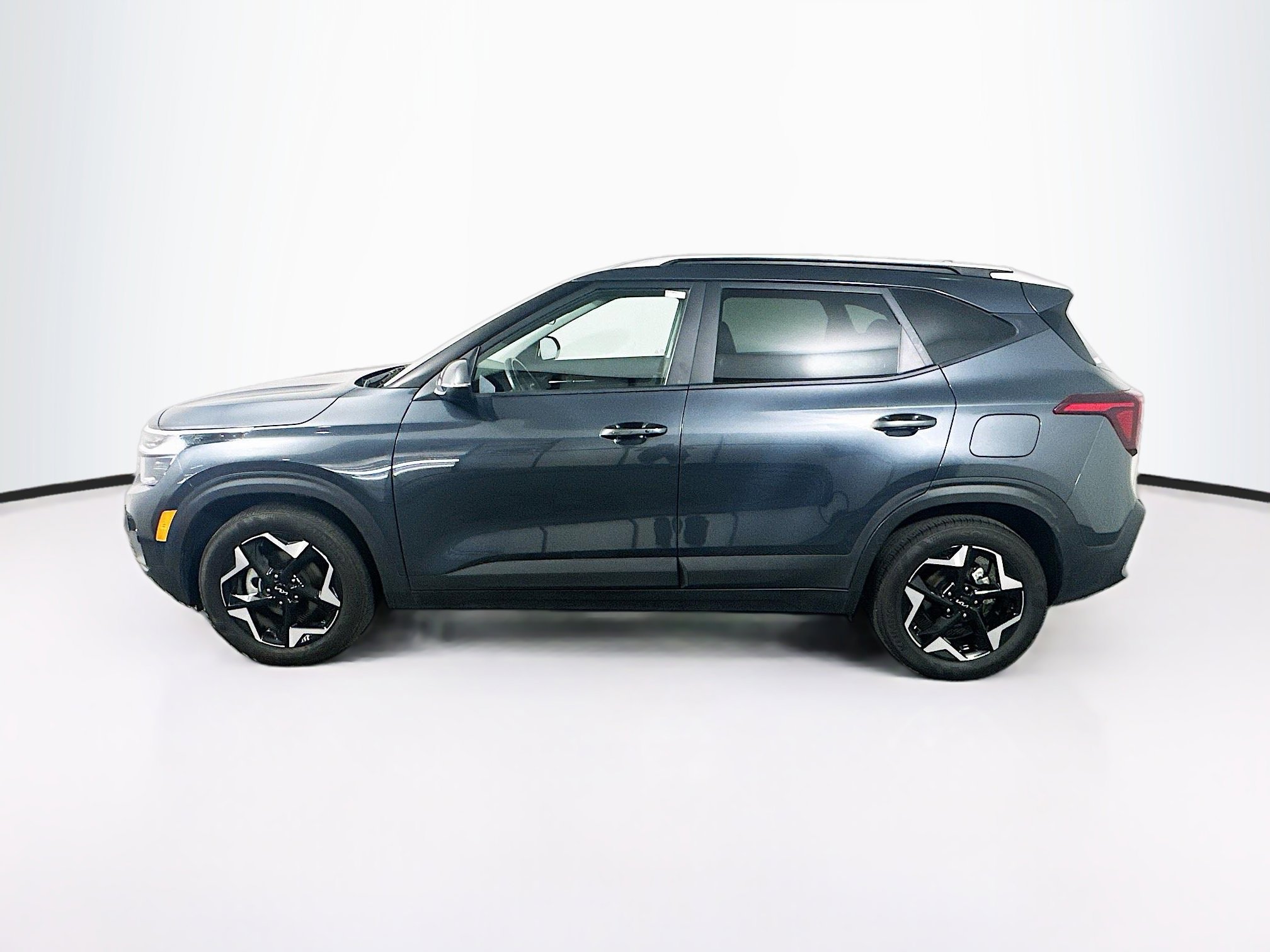 Used 2025 Kia Seltos S FWD image 4