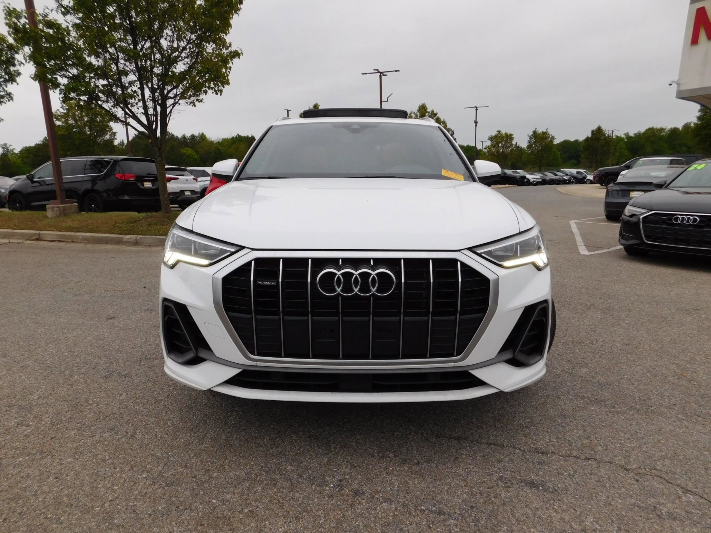 Used 2024 Audi Q3 2.0T Premium AWD/4WD image 3