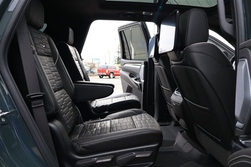 Used 2026 Cadillac Escalade V w/ LPO, ONYX Package AWD/4WD image 29