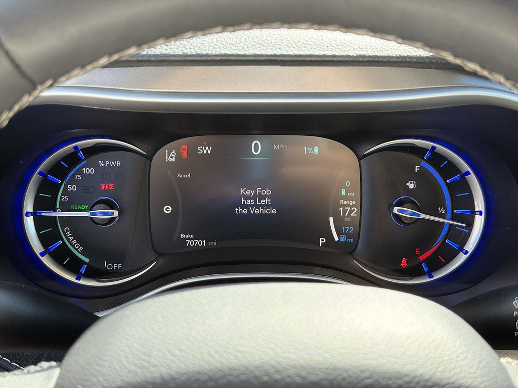 Used 2024 Chrysler Pacifica Limited FWD image 10