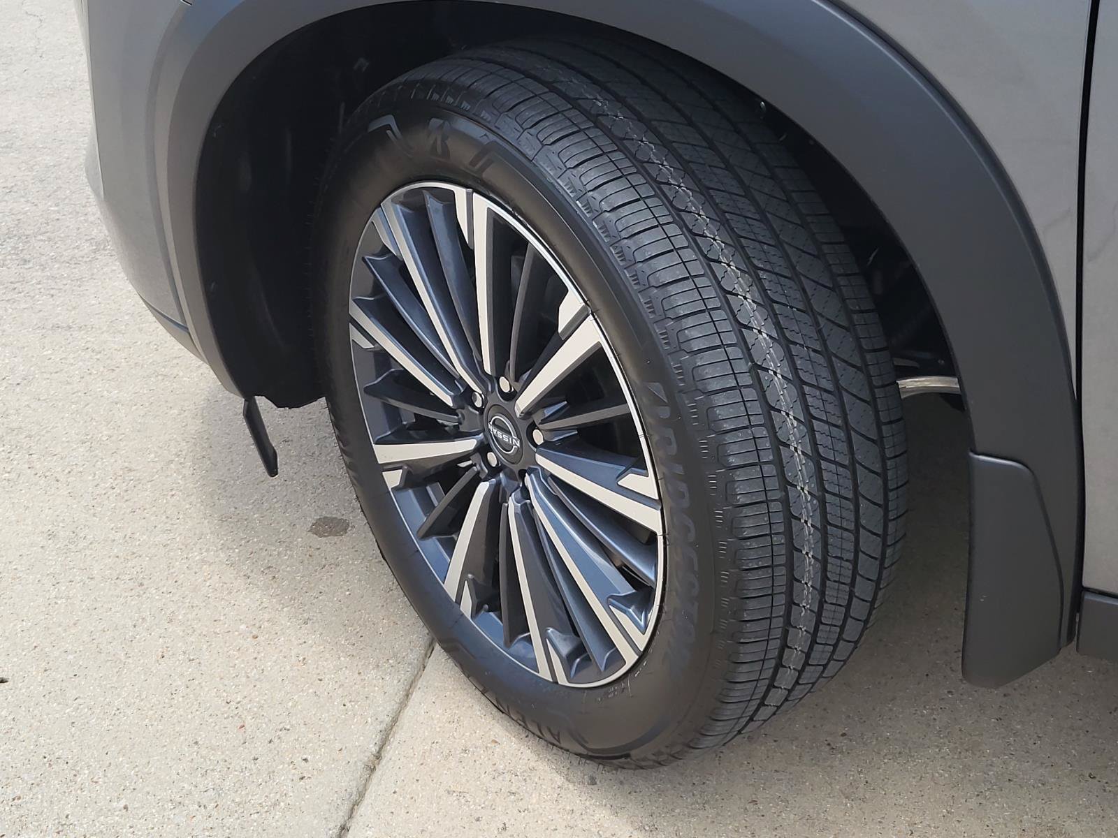 New 2026 Nissan Pathfinder Platinum w/ Accent Package FWD image 8