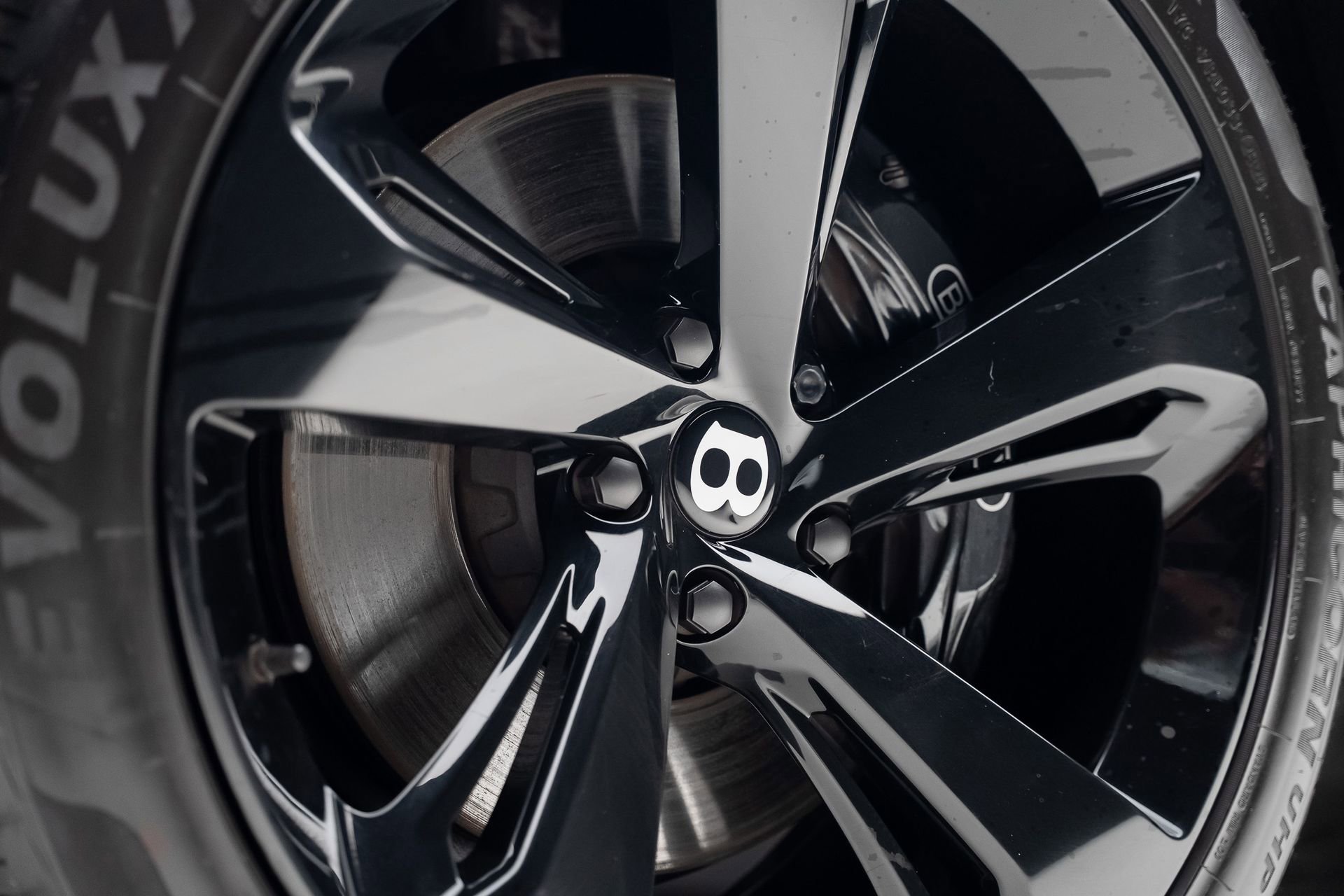 Used 2021 Bentley Bentayga Plug-In Hybrid image 21