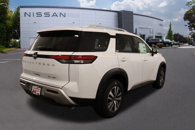 New 2025 Nissan Pathfinder SL image 2