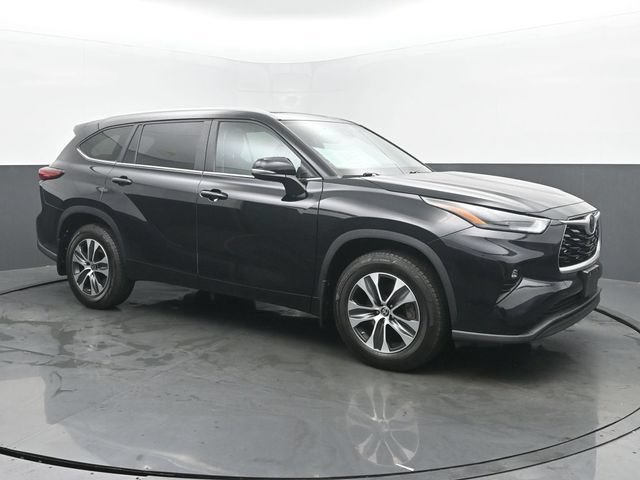 Used 2023 Toyota Highlander XLE AWD/4WD image 7