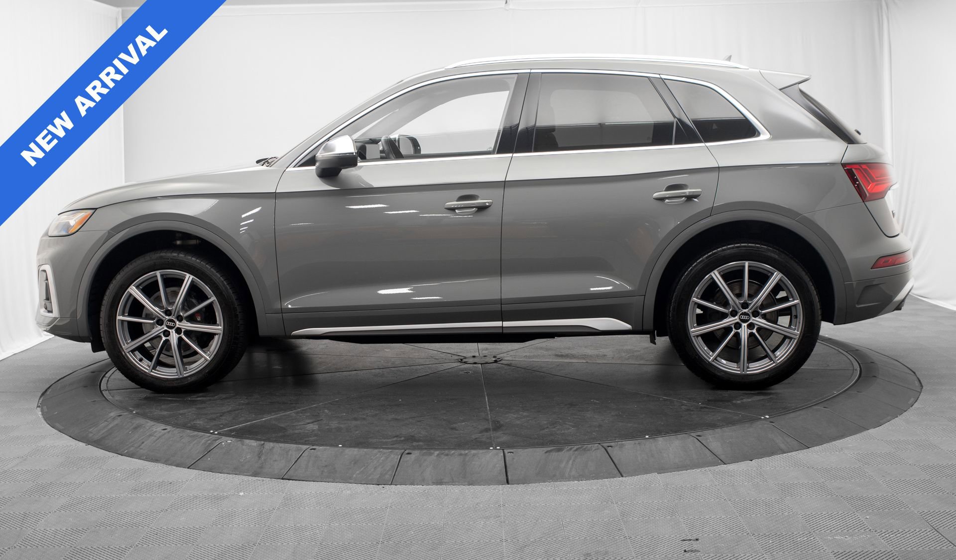 Used 2022 Audi SQ5 Premium Plus w/ Premium Plus Package AWD/4WD image 6